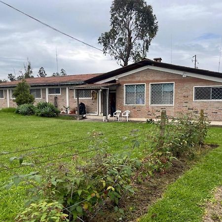 Quito Eco Lodge Airport - B&B Tababela Luaran gambar